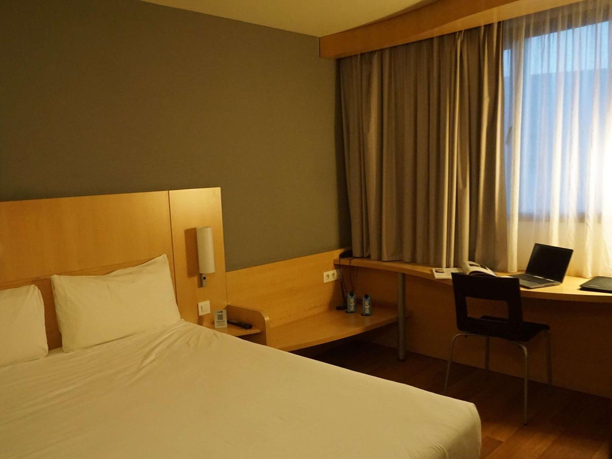 Hotel Ibis Gerona Exterior foto