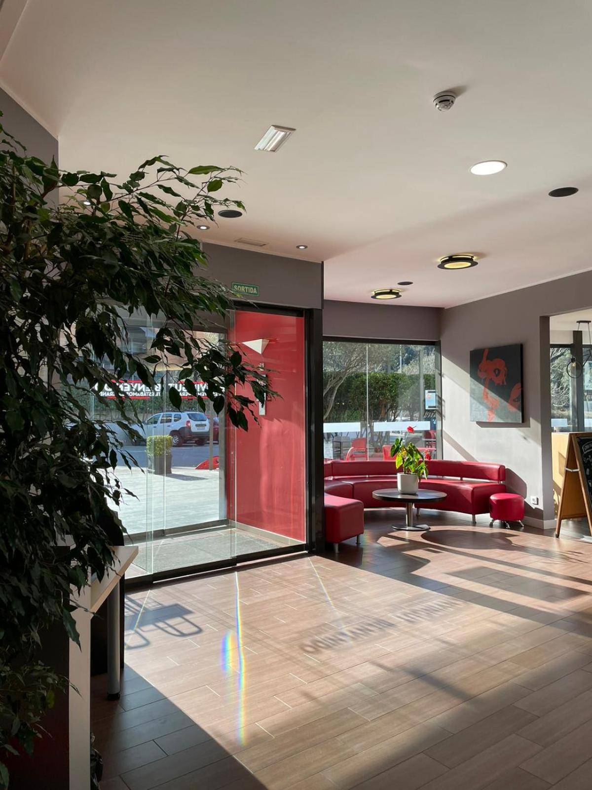 Hotel Ibis Gerona Exterior foto
